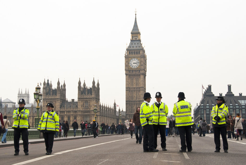 英警察、10代の若者から3億円以上の暗号資産押収