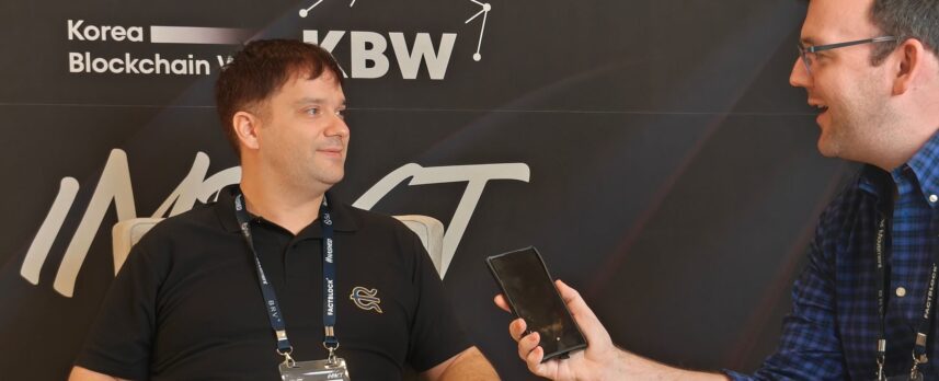 Mark Karpeles (left), Former CEO of Mt. Gox, talking to CoinDesk's Sam Reynolds at Korea Blockchain Week on Sept. 4. (Parikshit Mishra:CoinDesk)