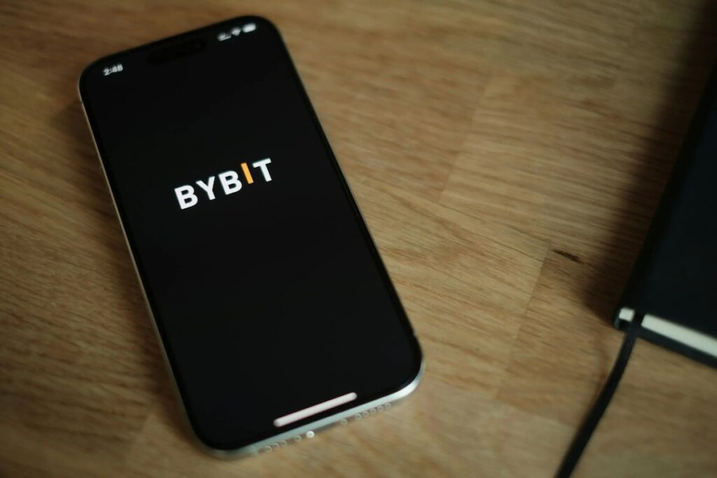 Bybit、ラザルスに宣戦布告──盗まれた資金凍結のためのクラウドソーシングを開始